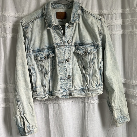 Cropped Jean Jacket - Picture 3 of 3